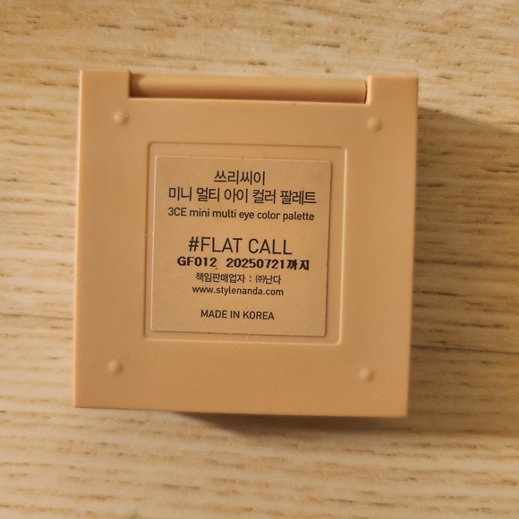 3CE Flat Call Multi Eye Color Eyeshadow Palette - Picture 3 of 4